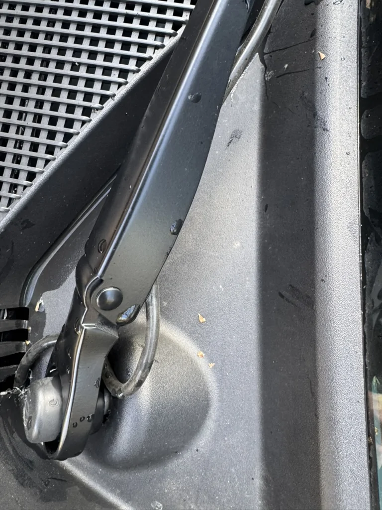 Ford Bronco Windshield Ice Accumulation 0D1B19D9-16CF-49CD-A3AB-E83D6D9C2DD0_1_105_c