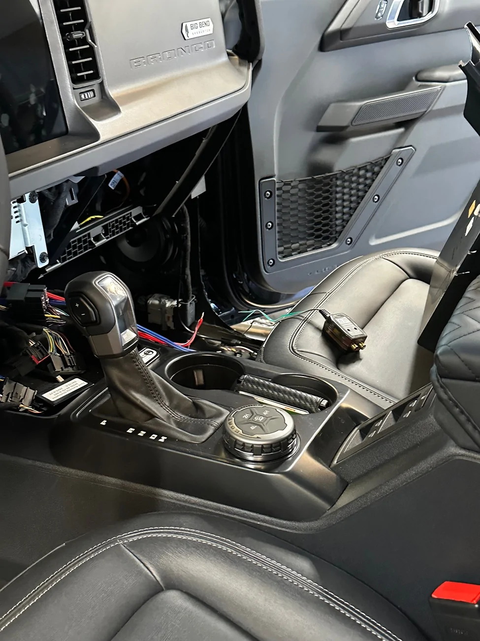 Ford Bronco New Audio Install - Alpine 6.5’s, Alpine 4", 6.5" in speaker pods, Stinger 12" in tailgate box, Infinity mono block amp, Infinity 4 channel amp IMG_3251