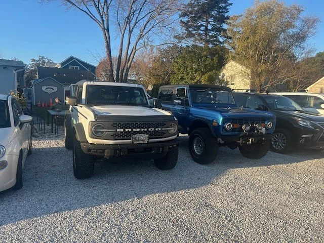 Ford Bronco Pics of your 2dr next to other cool 2drs b1