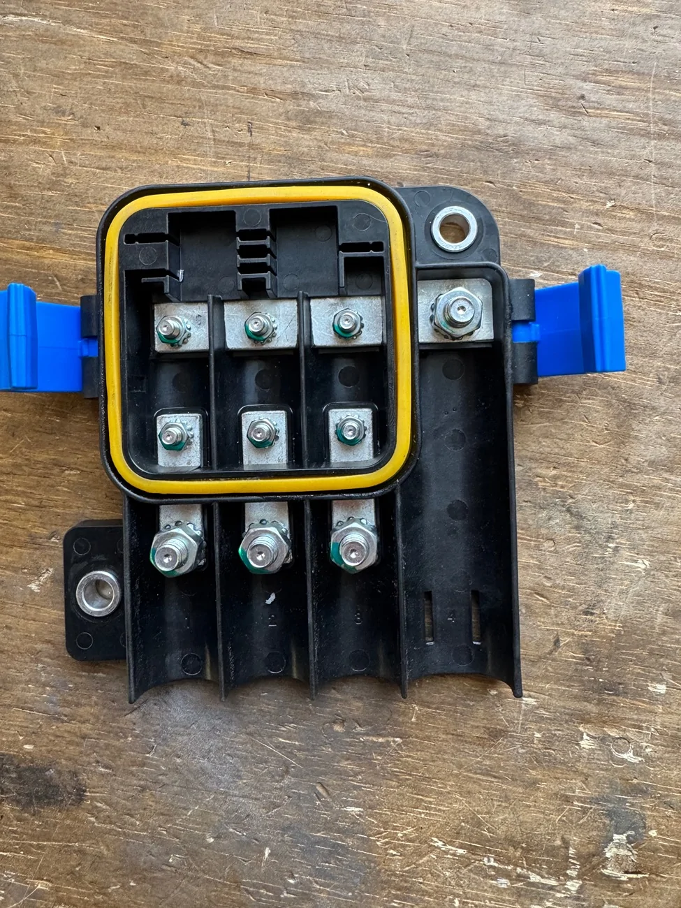 Ford Bronco Battery Terminal info IMG_1941