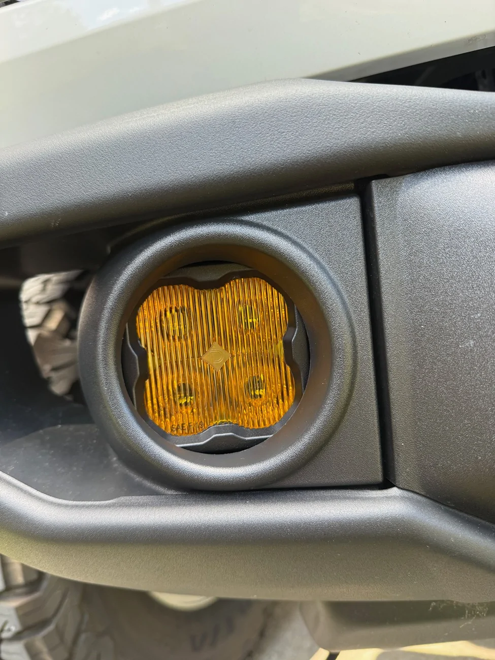 Ford Bronco Diode Dynamics SS3 MAX Yellow SAE Fogs with Capable Bumper Mount SS3 Mount