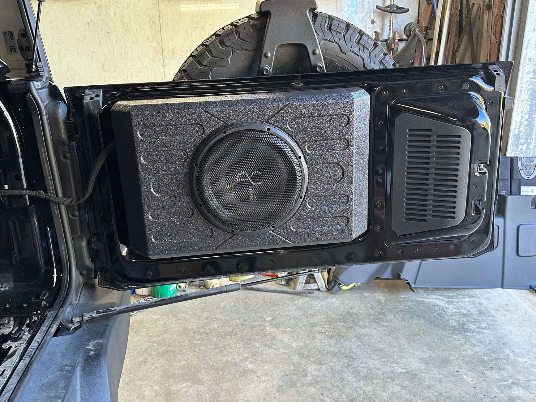 Ford Bronco Left cargo side amp install pics? IMG_3266
