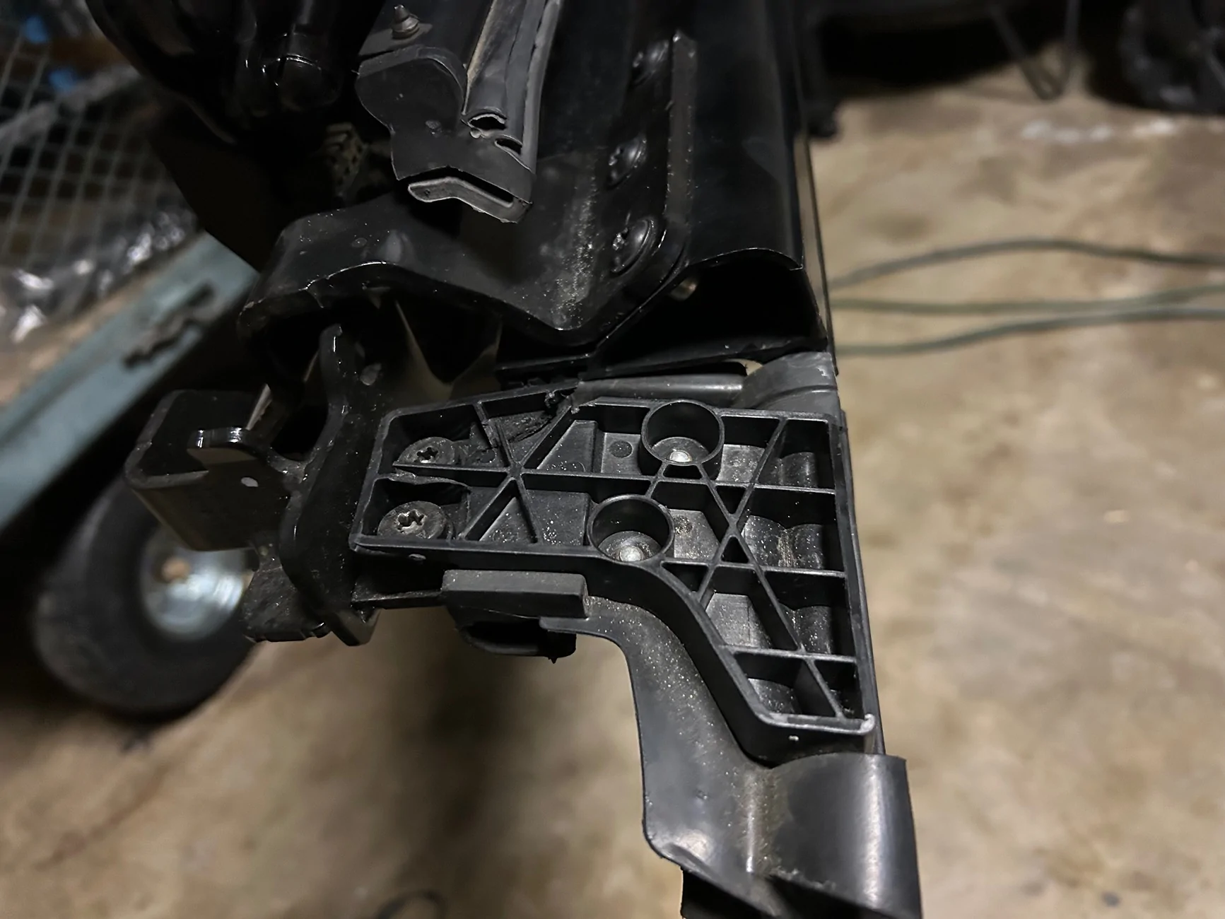 Ford Bronco Broken side window guide rail clips IMG_4687