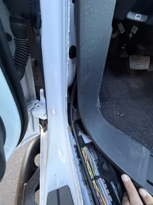 Ford Bronco How To - ARB Brushless Twin Compressor Install hose 6