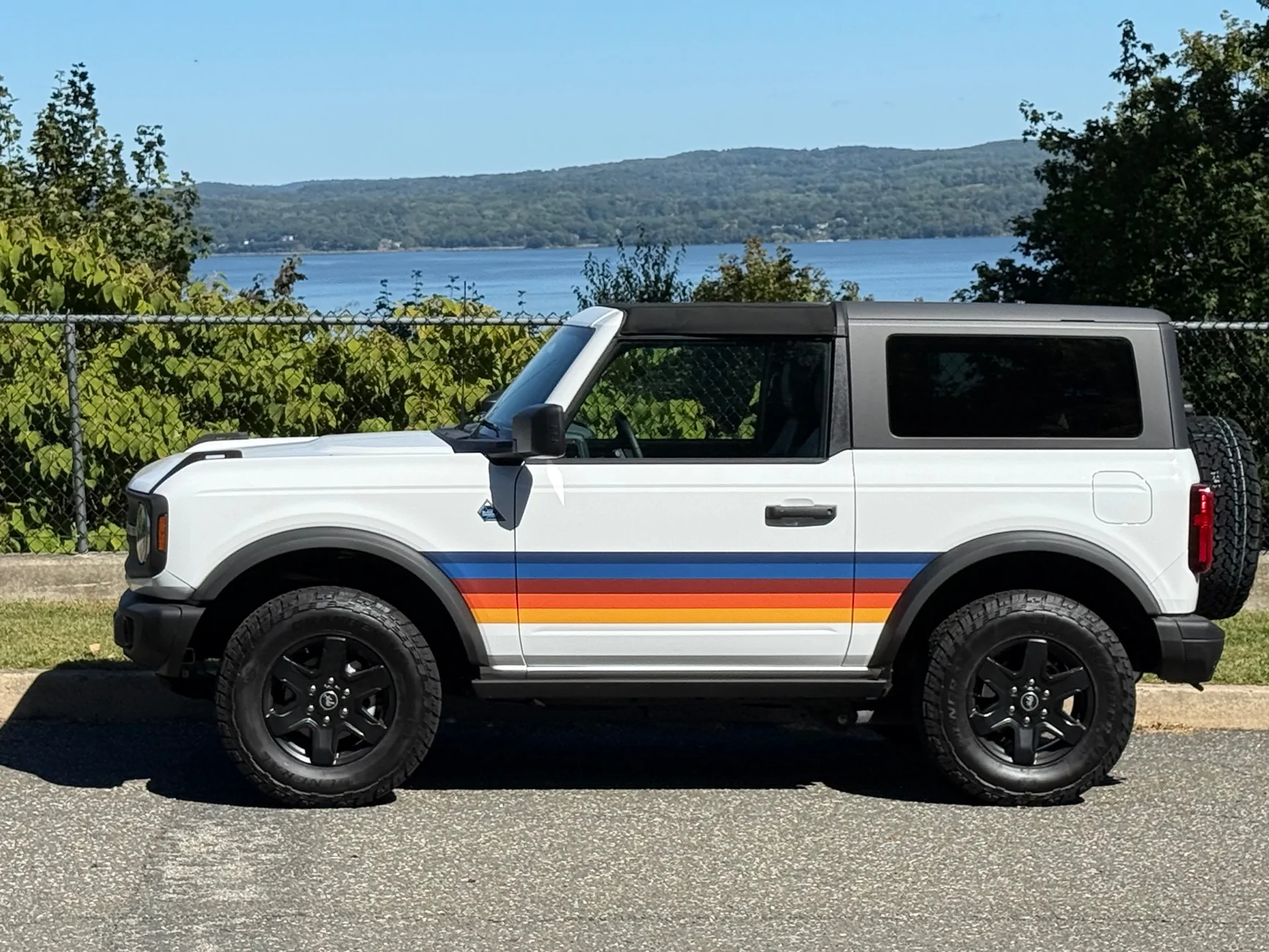 Ford Bronco Sunrider Soft Top IMG_5080