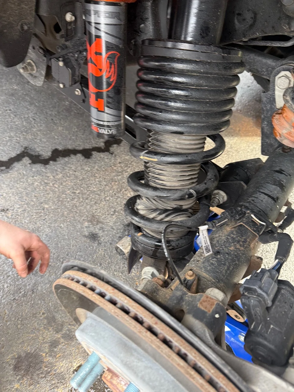 Ford Bronco Need help with rear fox shocks !! IMG_0179