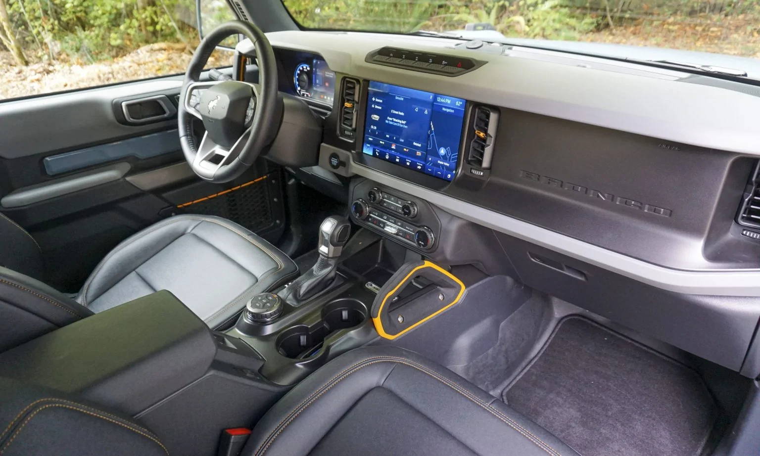 Ford Bronco Badlands Black/Orange Stitched Dash 1000075428