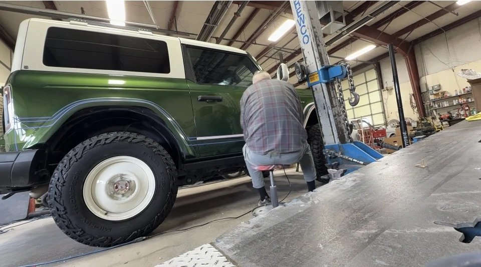 Ford Bronco Bronco Ranger gets painted stripes. IMG_1884