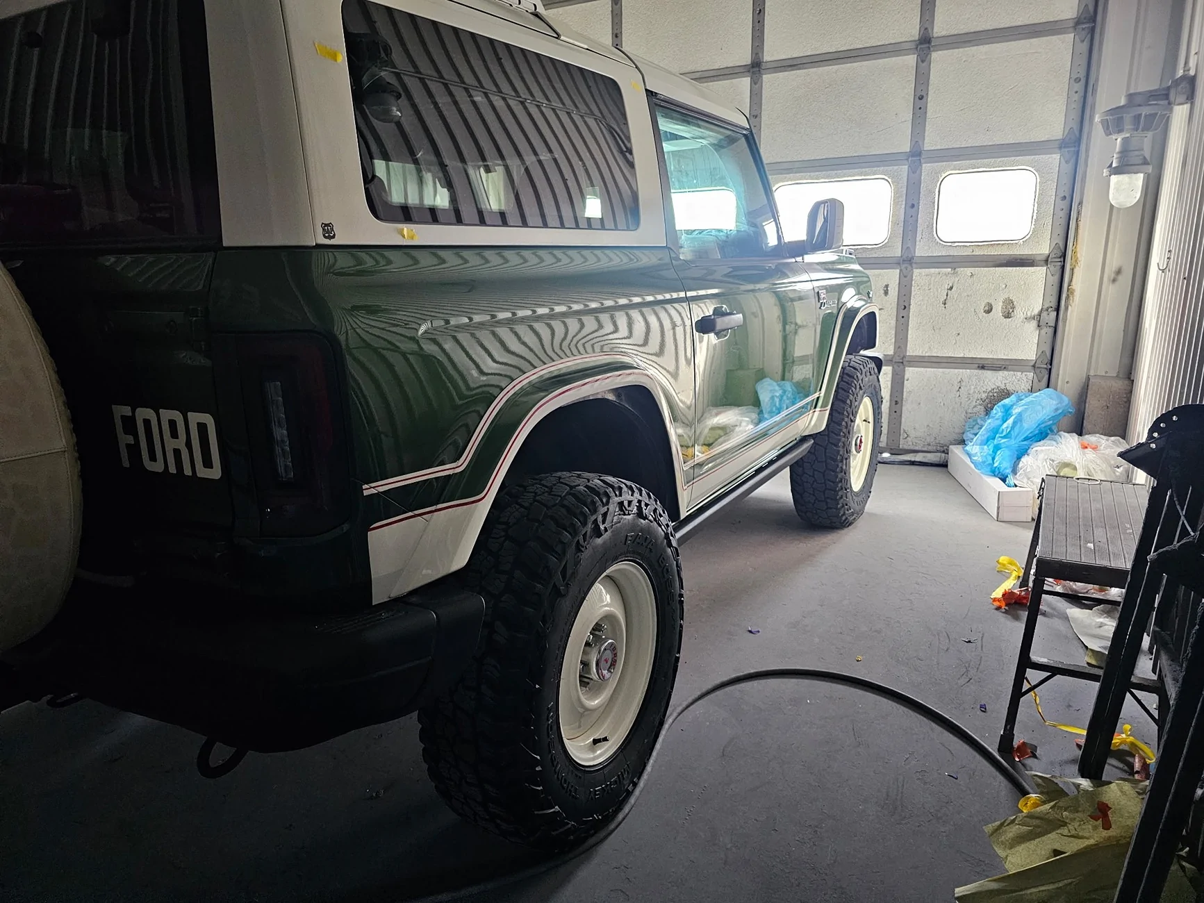 Ford Bronco Bronco Ranger gets painted stripes. 5111728498394674452