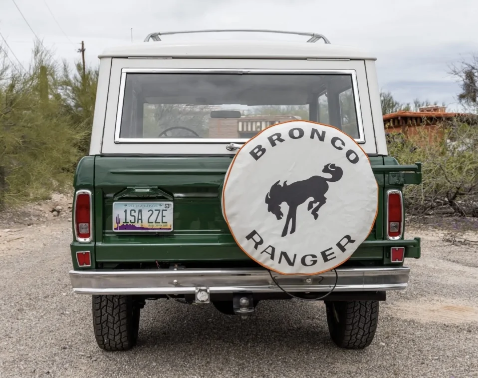 Ford Bronco Bronco Ranger gets painted stripes. IMG_5001