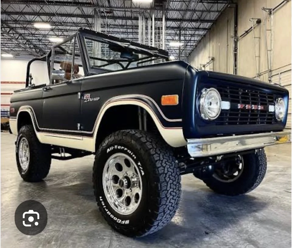 Ford Bronco Bronco Ranger gets painted stripes. IMG_1892