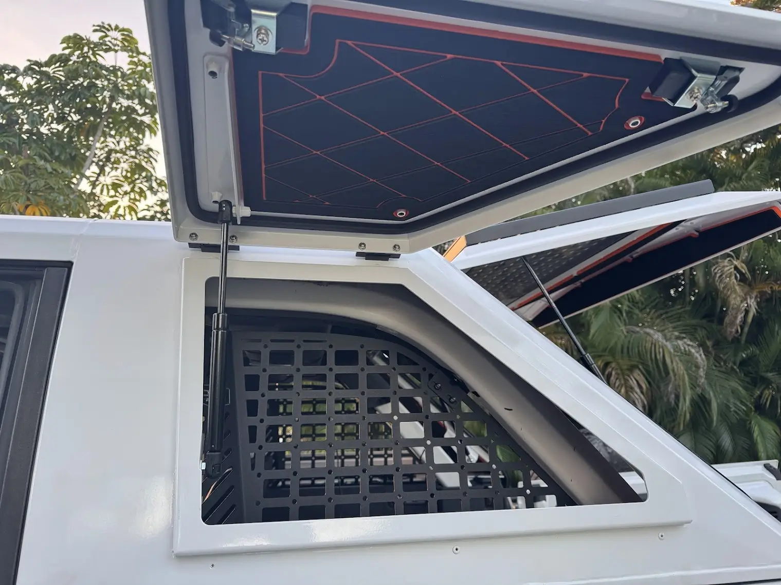 Ford Bronco Dv8 rear window panels 1765920851969-aa