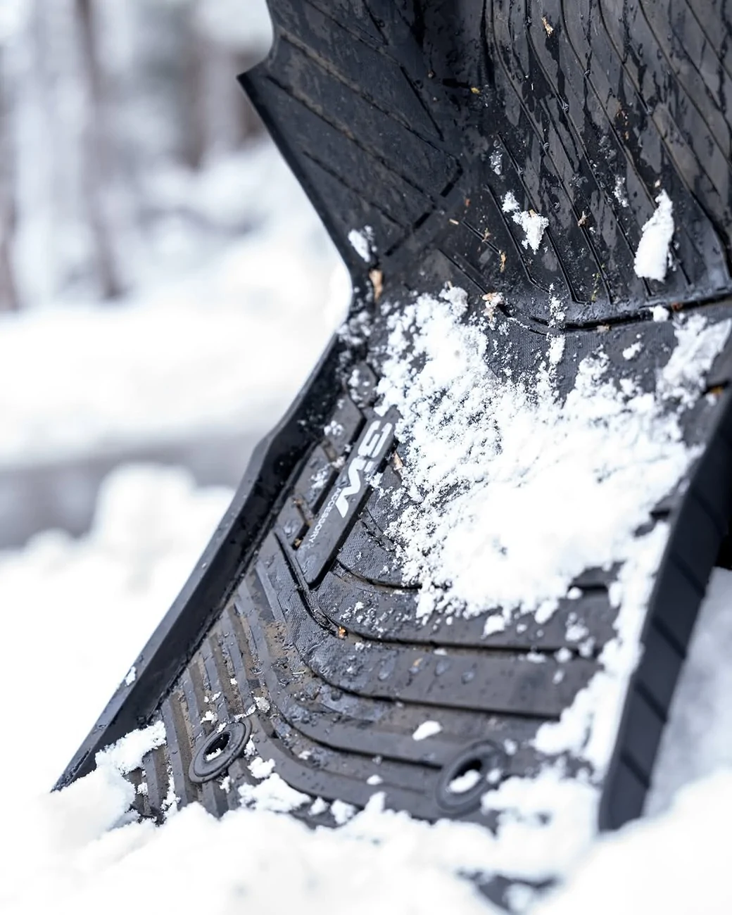 Ford Bronco #lastminuteshopping — 35% OFF Xmas Gifts for Car Guys! Snow days call for adventure, but the mess stays outside!   @3WLiners_Official keeping my Tac