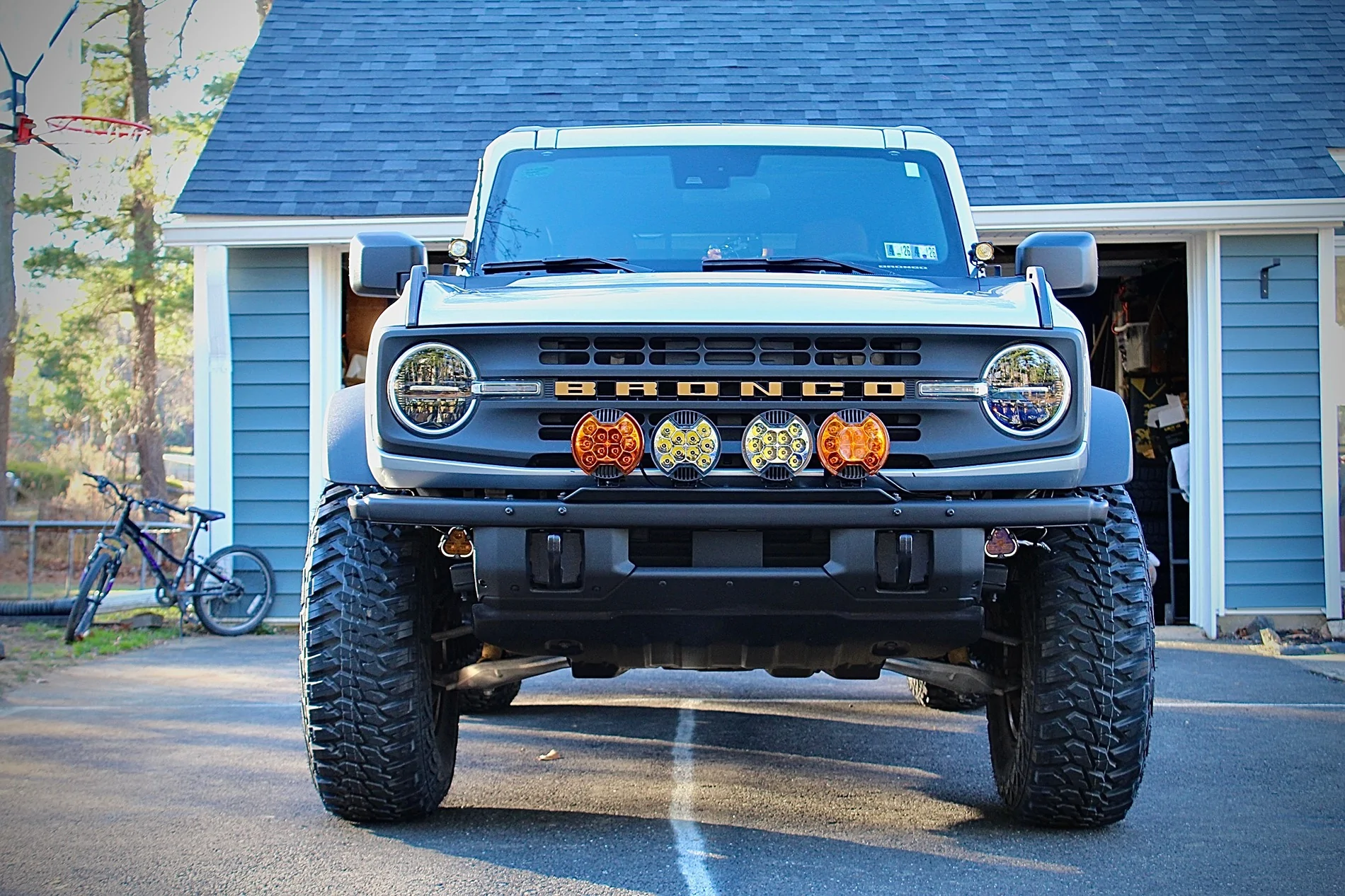 Ford Bronco ICONIC SILVER Bronco Club IMG_1886