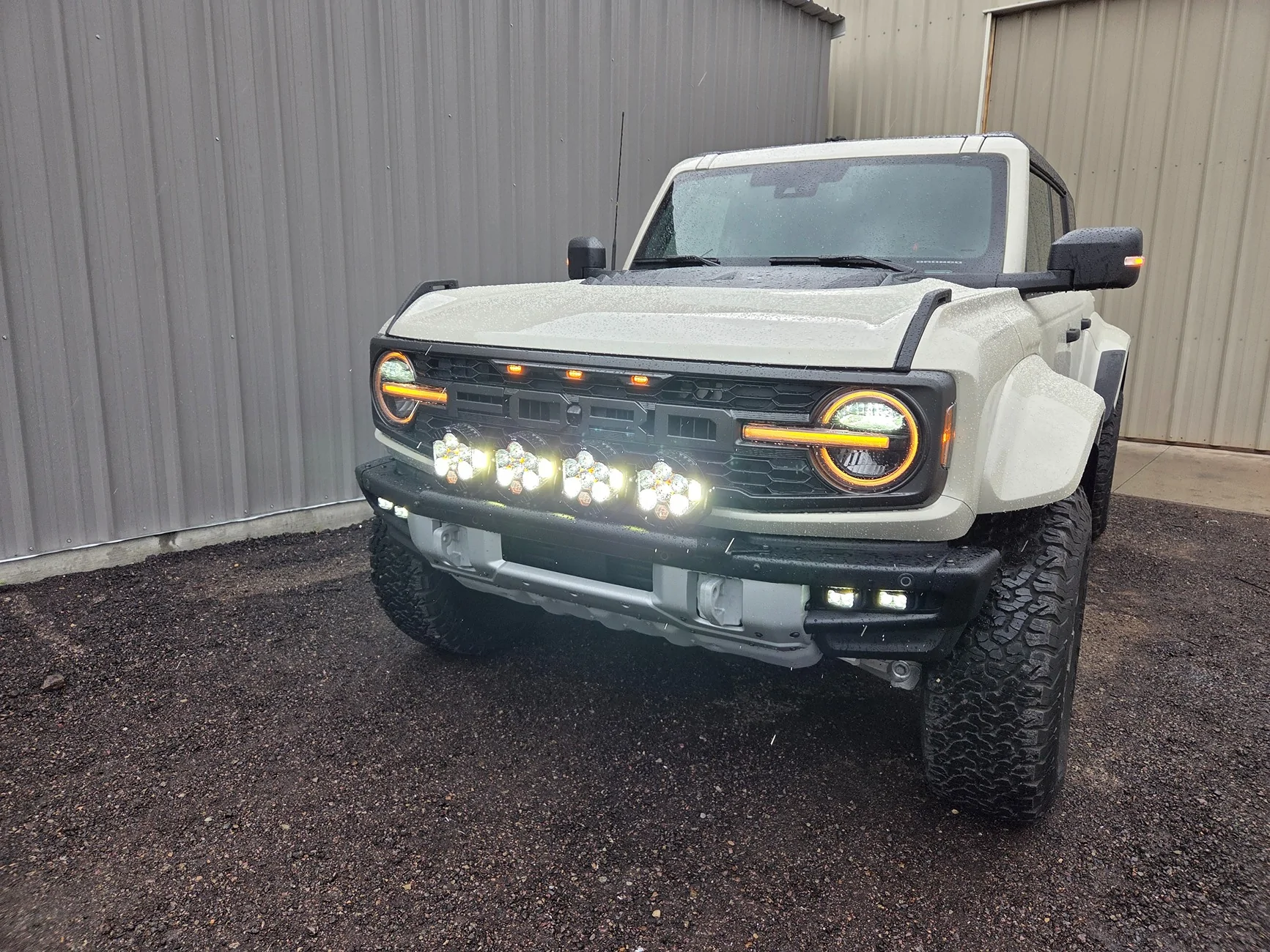Ford Bronco Baja Design 4 x LP6 light pod bolt-on light bar setup w/ factory Aux switch - thanks Santa 2025-12-24 13.02.16
