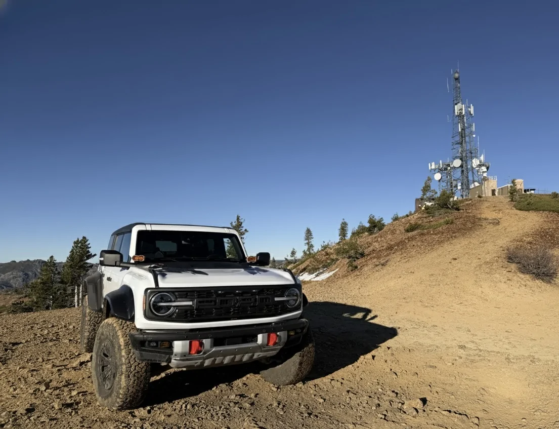 Ford Bronco 3 Broncos and a Jeep hit Signal Peak 1766874249831-bi