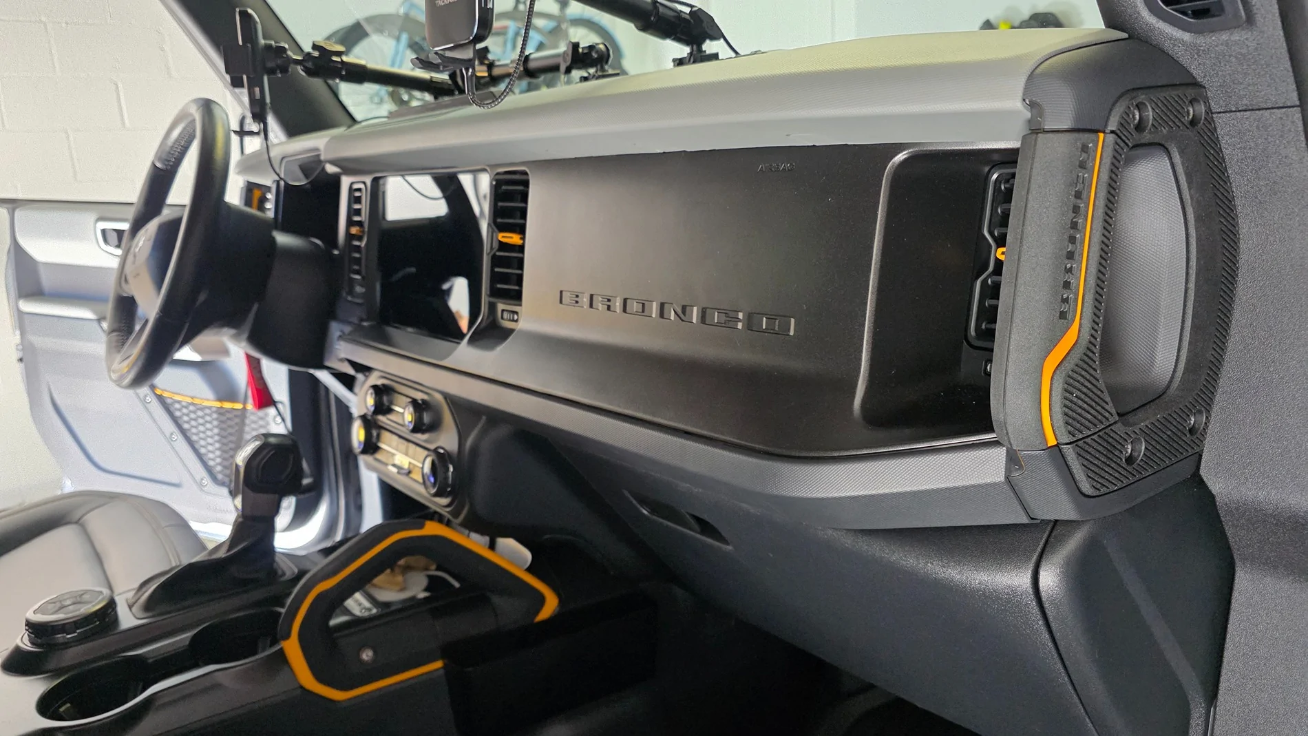 Ford Bronco 2024 Badlands Delivered. Stitched Dash Pad Photos 20251229_132519