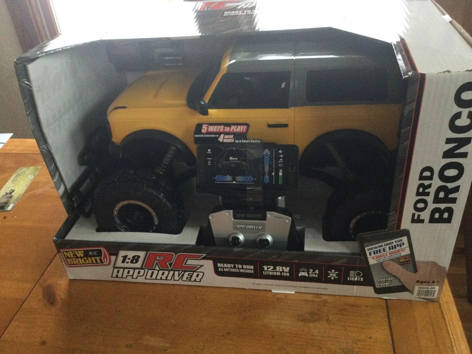 Ford Bronco New 1:8 scale Bronco B24EFA18-E4DB-40E4-B253-CFF52F2F5744
