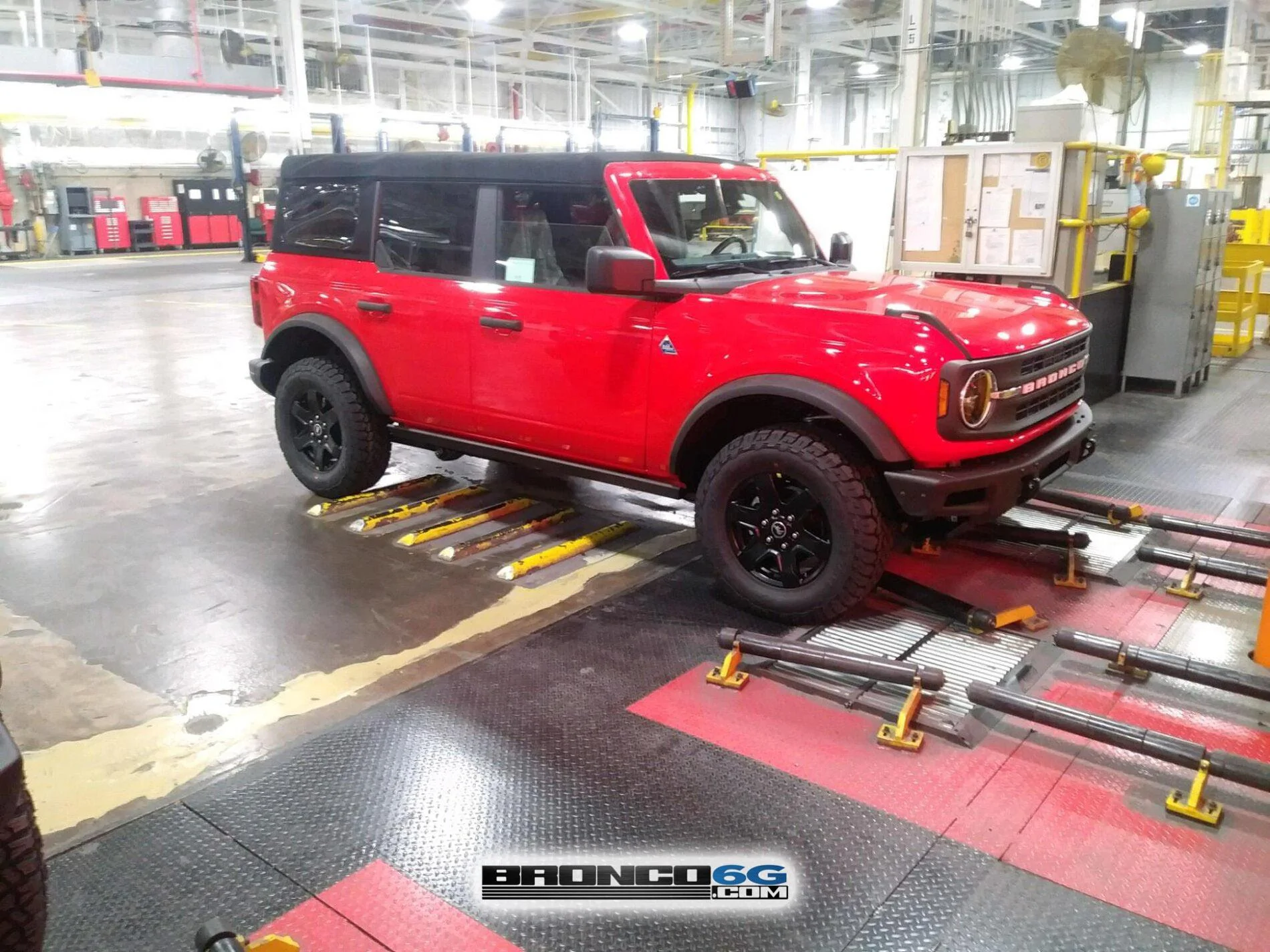 Bronco Race Red Black Diamond 4-Door.jpg