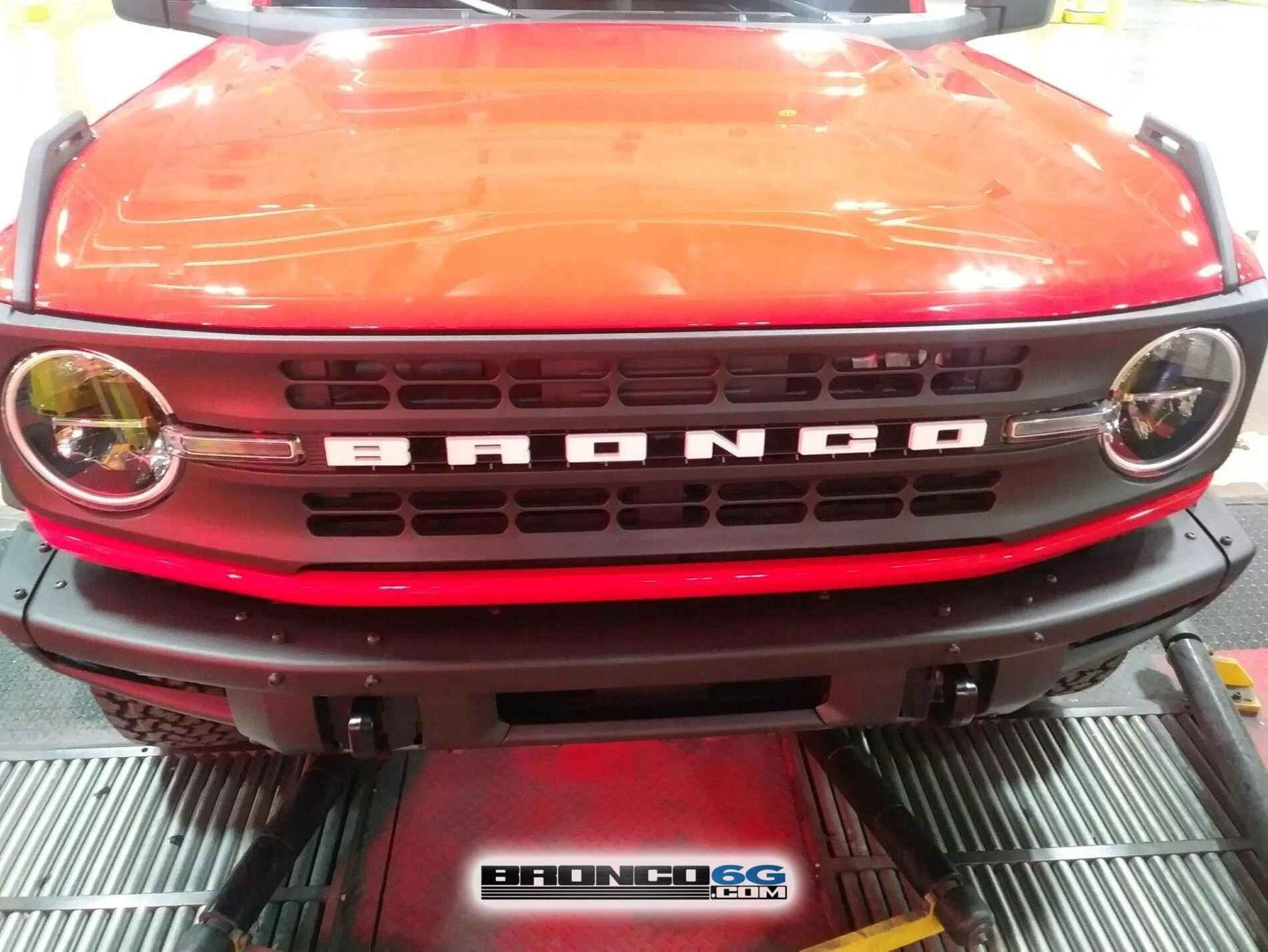 Bronco Race Red Black Diamond 4-Door 1.jpg