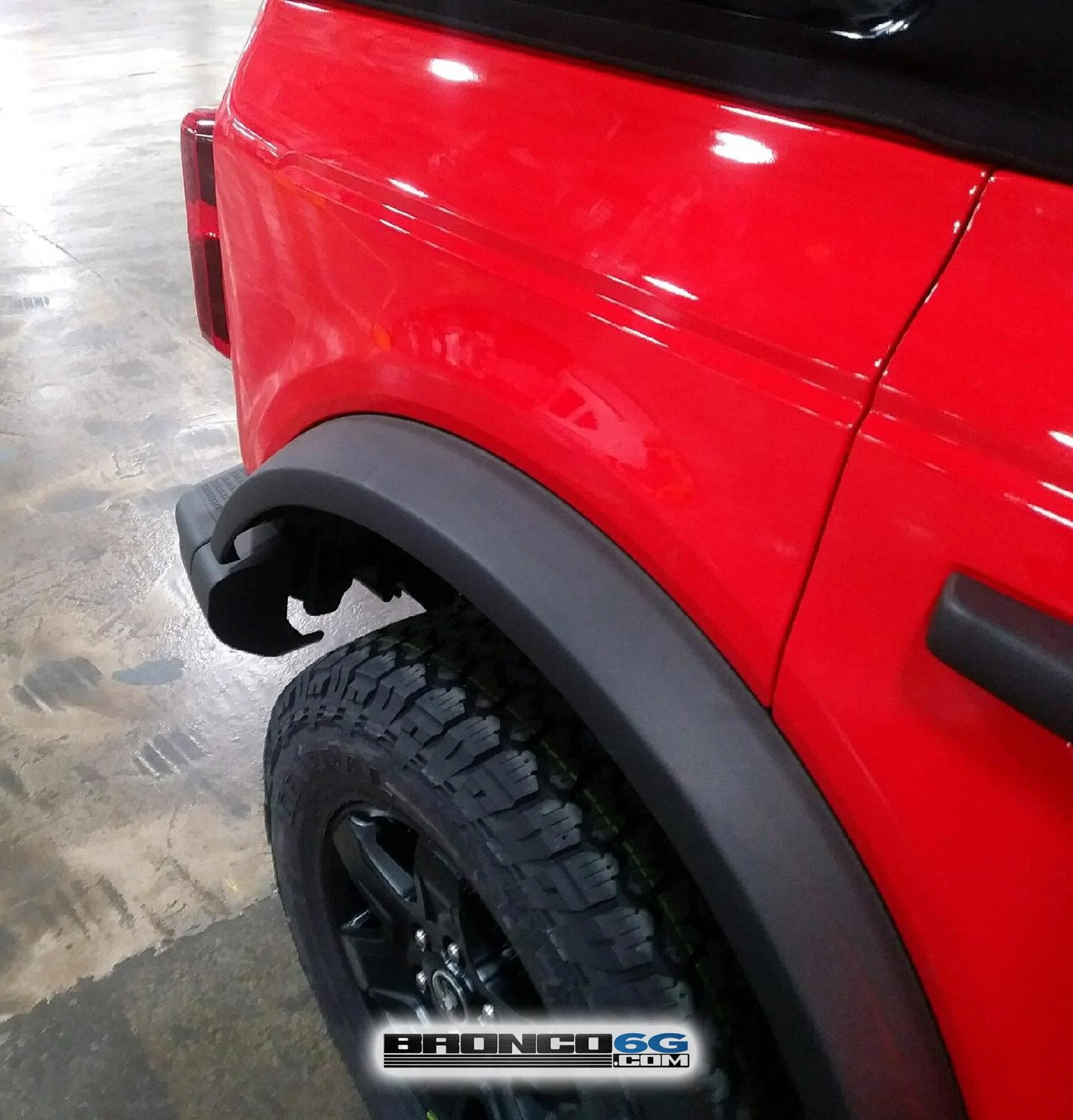 Bronco Race Red Black Diamond 4-Door 5.jpg