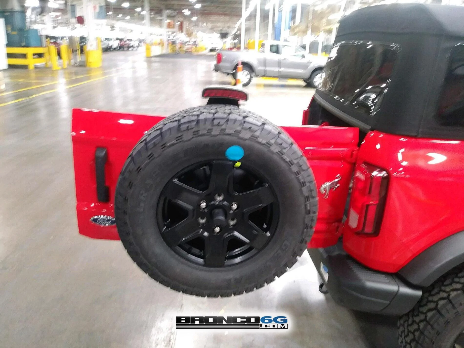 Bronco Race Red Black Diamond 4-Door 9.jpg