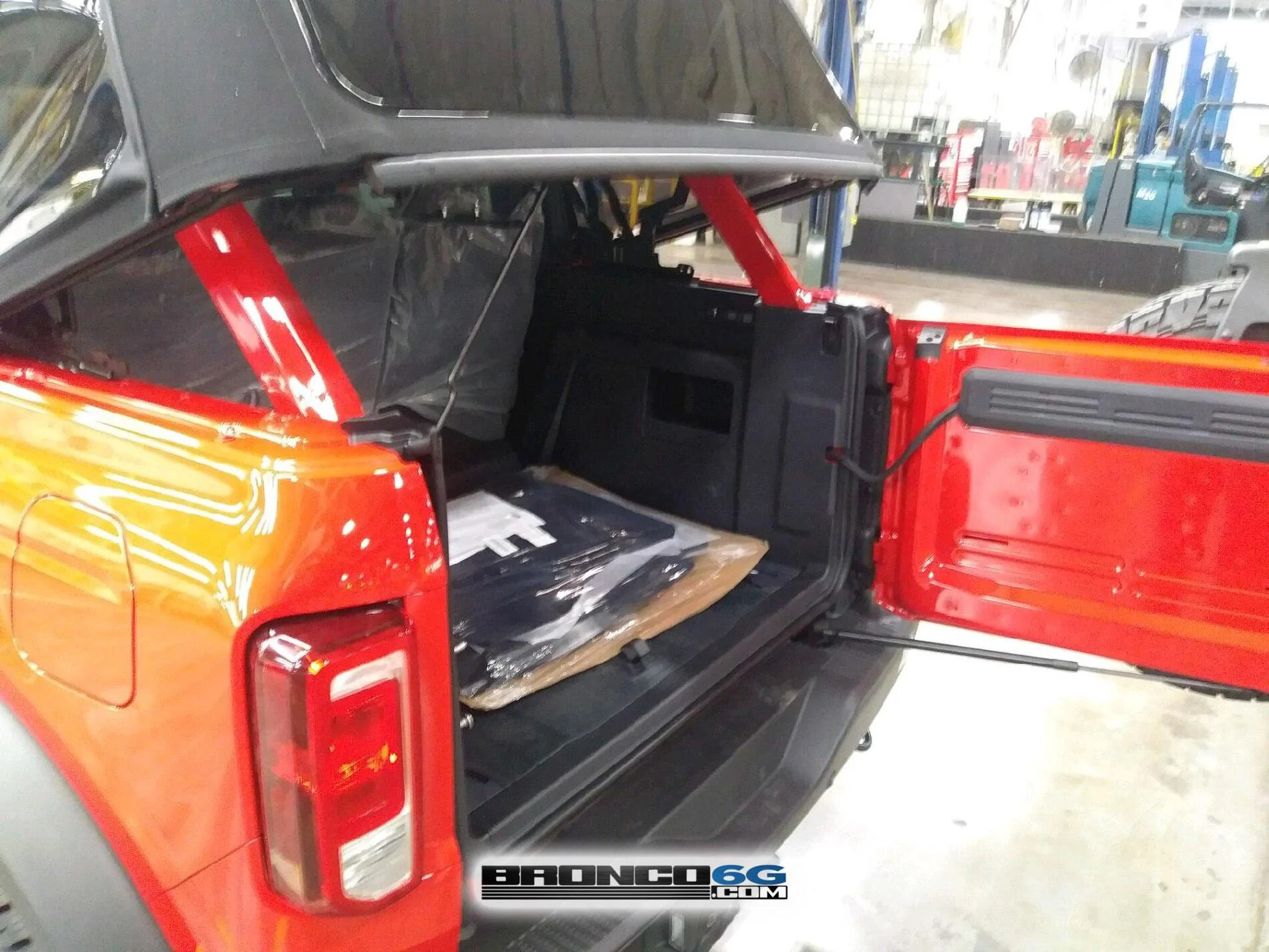 Bronco Race Red Black Diamond 4-Door 10.jpg