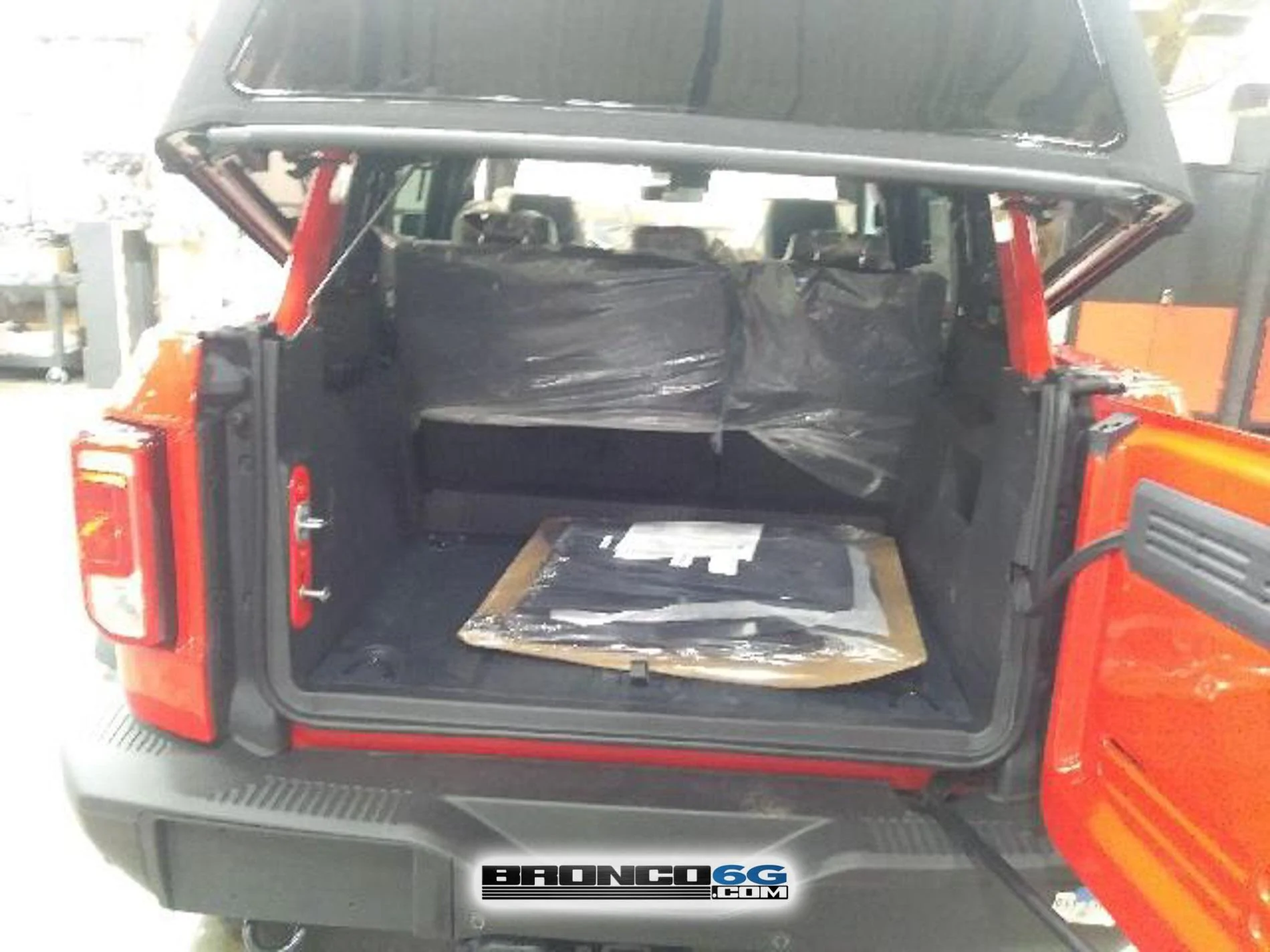 Bronco Race Red Black Diamond 4-Door 11.jpg