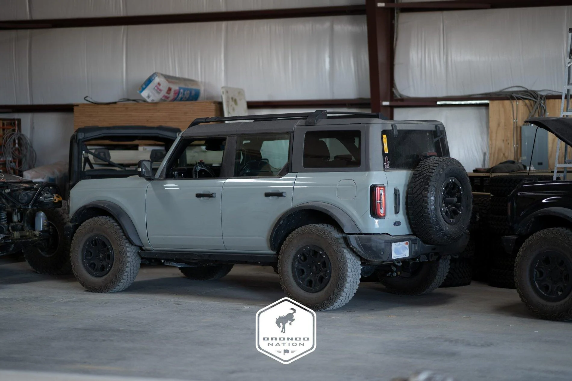 Ford Bronco Why does the 4-Dr look so long? 55AE3113-0558-47BE-A97E-E7C7692C1EA4