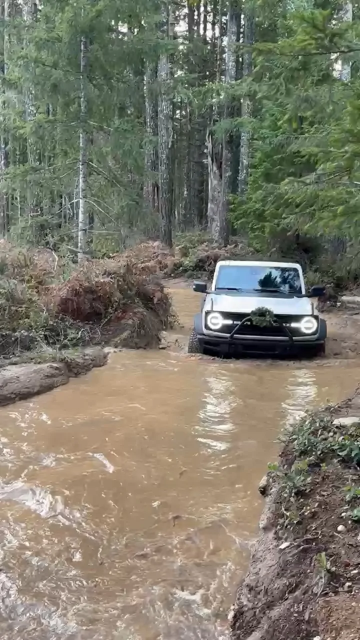 Ford Bronco Moardoor Monday: Let's See Them Four Doors VID_20251217_215543_exported_26580