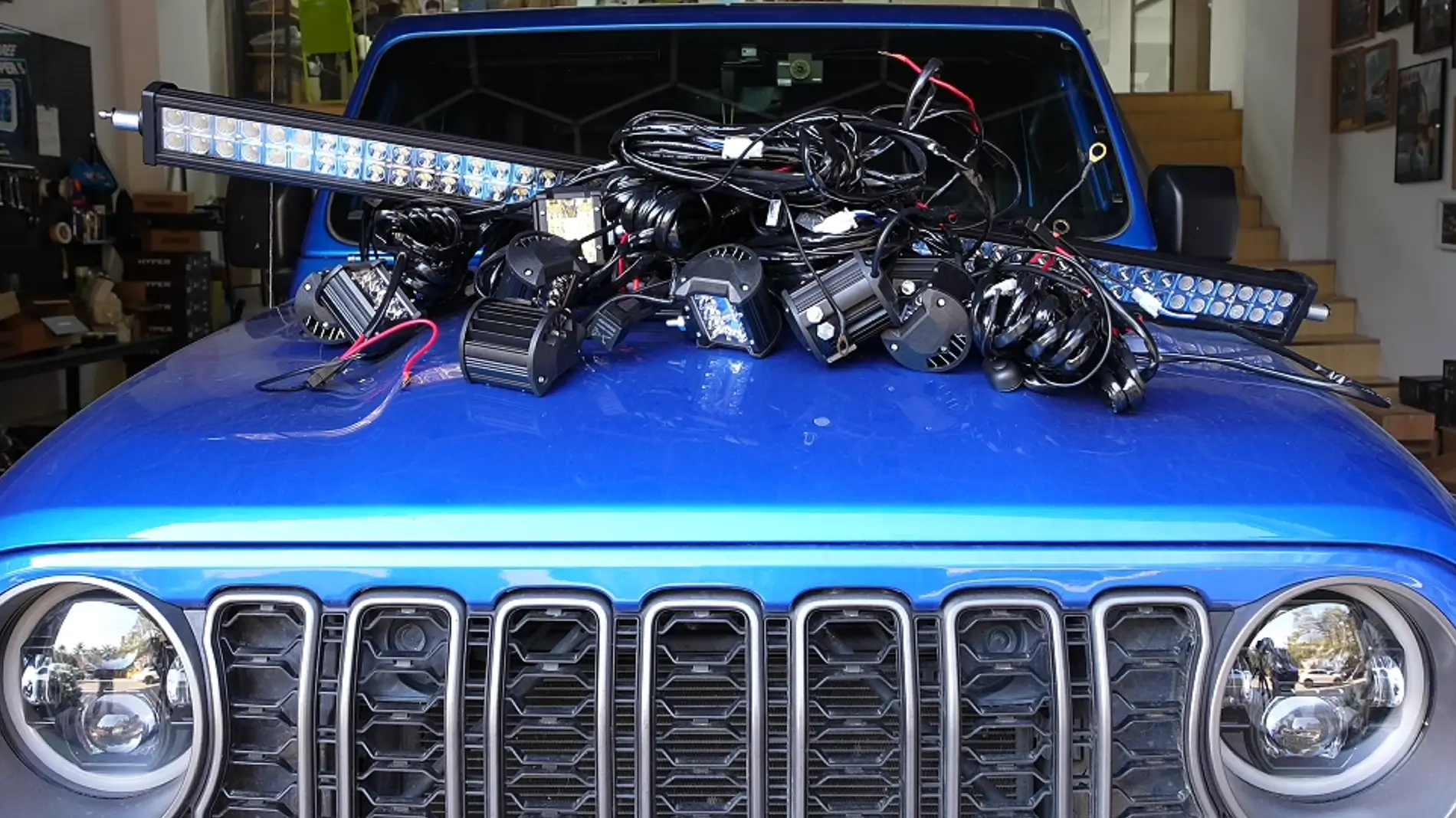 Ford Bronco More off-road lights = better visibility? HELM 7 VS 亚马逊灯V2(4)