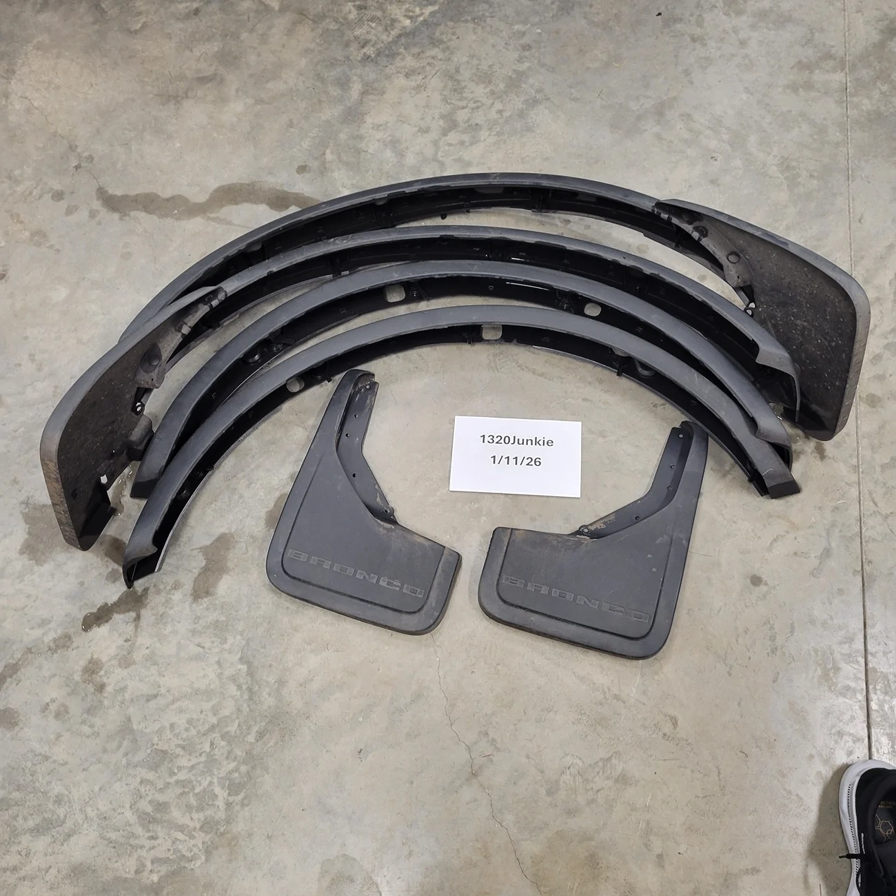Ford Bronco Base Bronco fender flares 17681825617736977472746167438359
