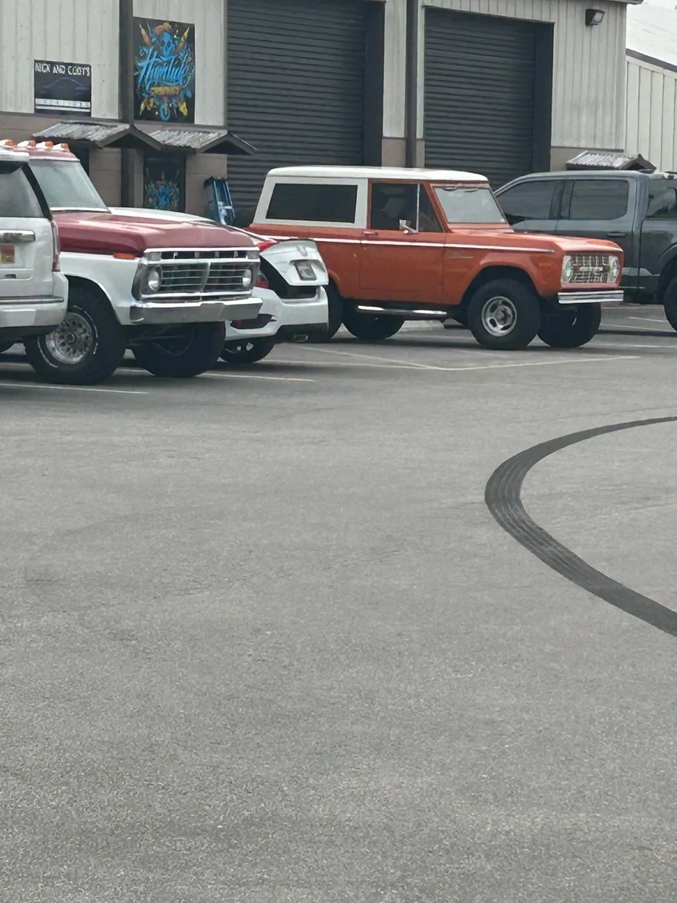 Ford Bronco Saw this nice gen1 IMG_1523