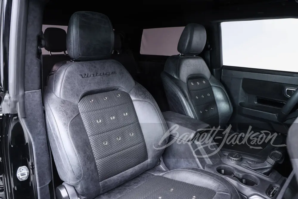 Ford Bronco Kevin Hart's custom "vintage" 2024 Bronco to be auctioned at Barrett-Jackson Interior_W