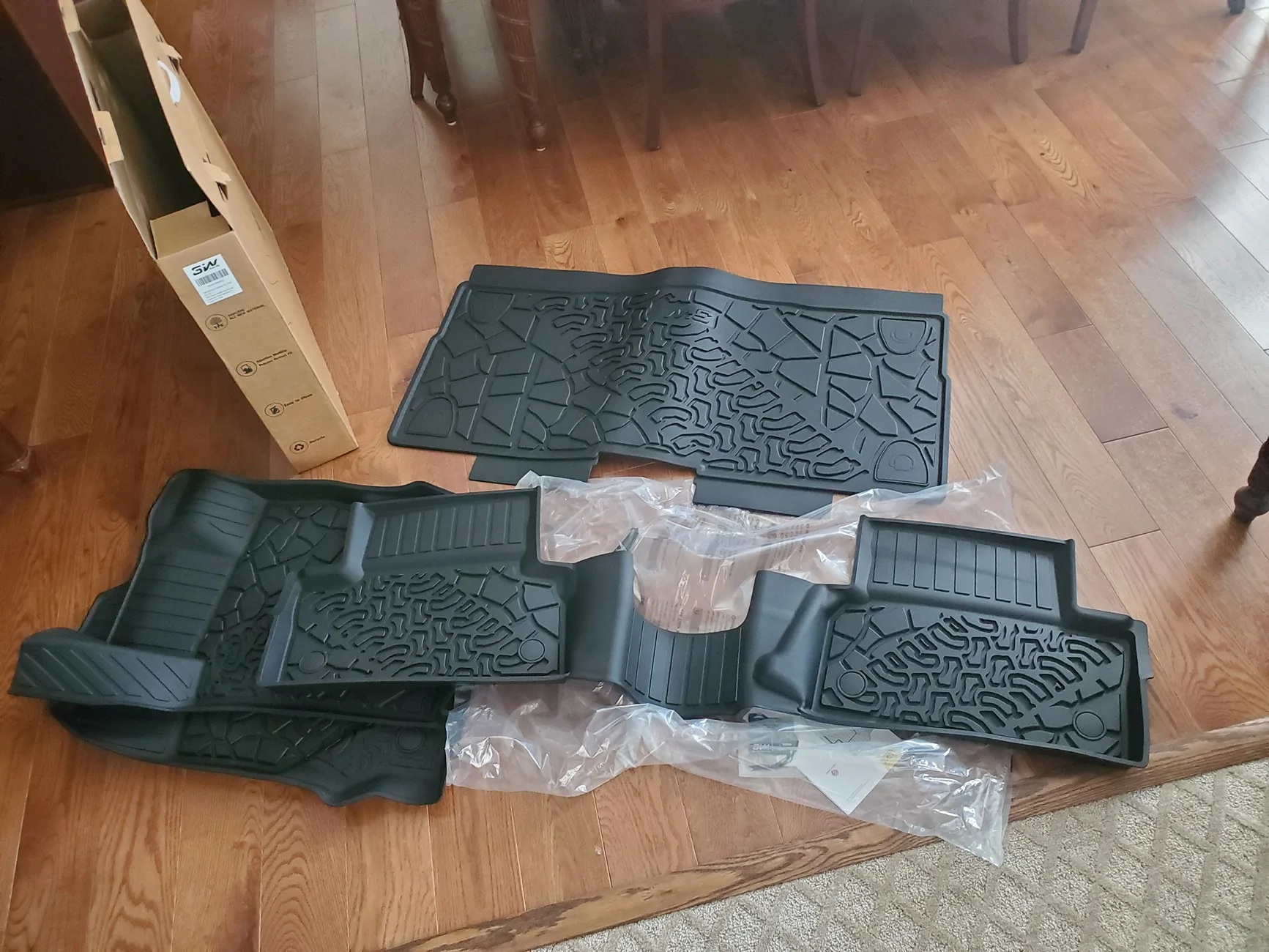 Ford Bronco Of floor mats and cleaning up after: 3W liner floor mats review 20260117_131428
