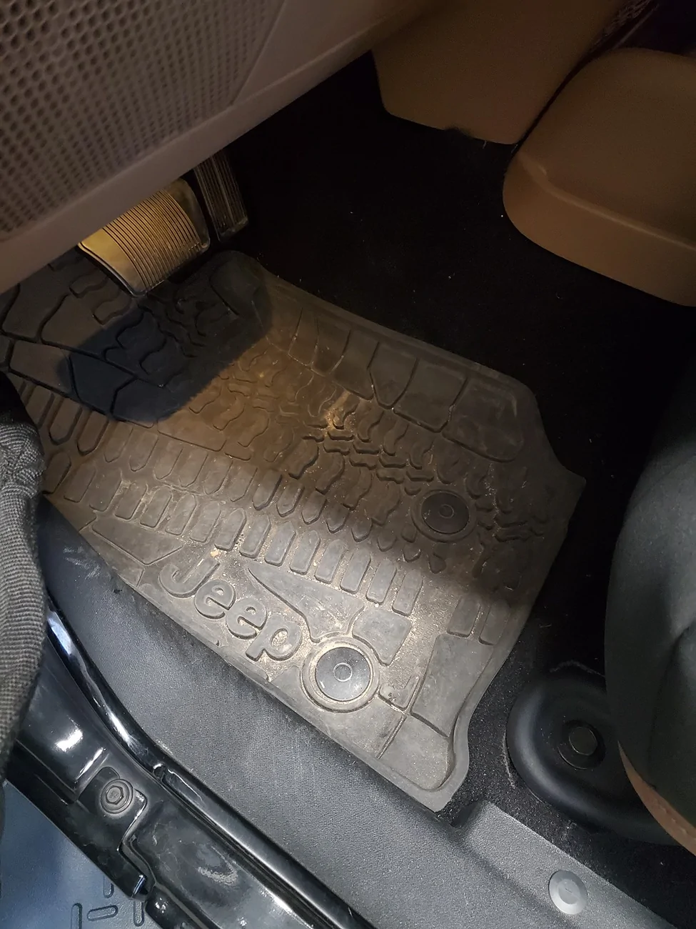 Ford Bronco Of floor mats and cleaning up after: 3W liner floor mats review 20260119_122651