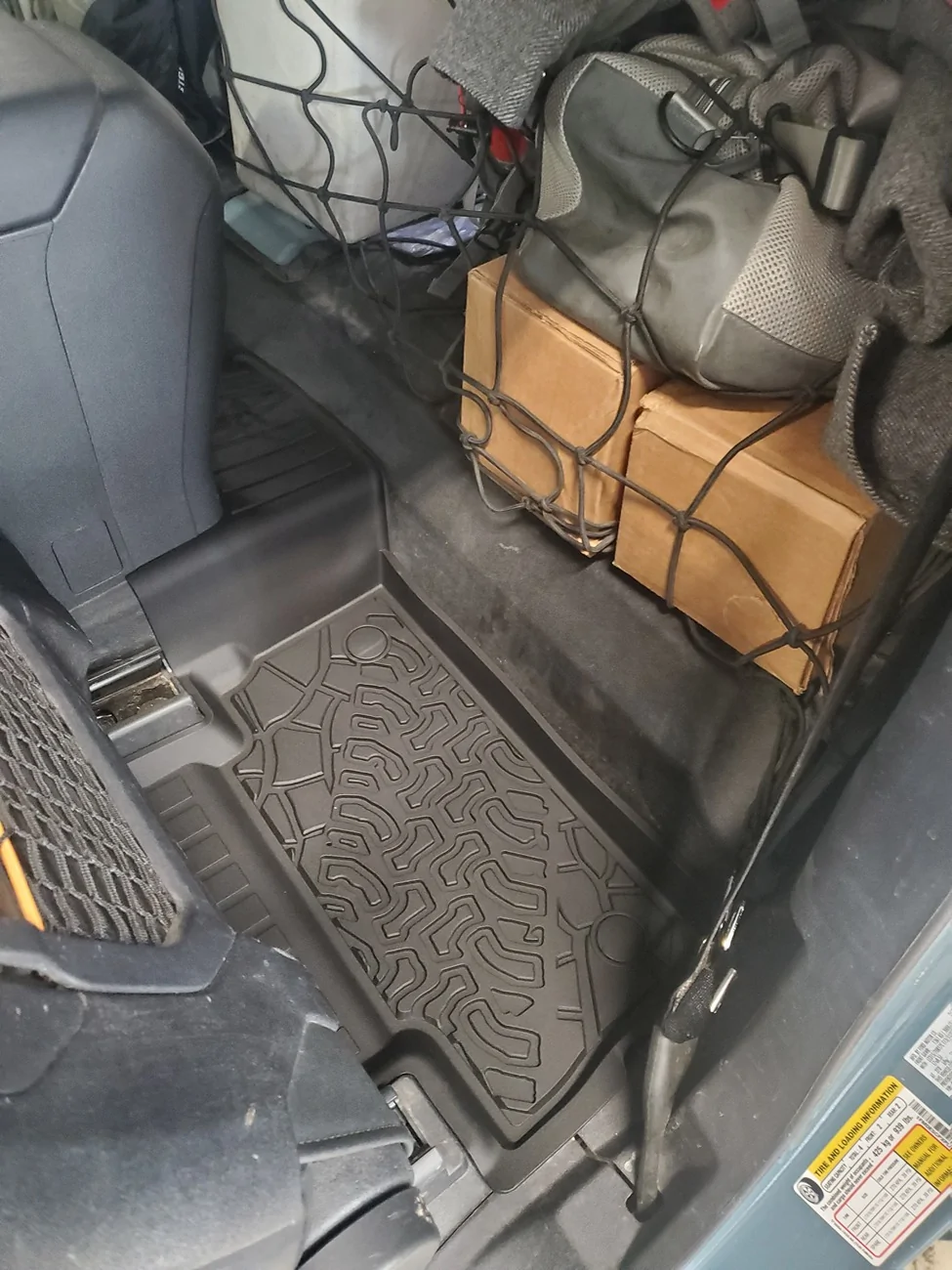 Ford Bronco Of floor mats and cleaning up after: 3W liner floor mats review 20260118_114858