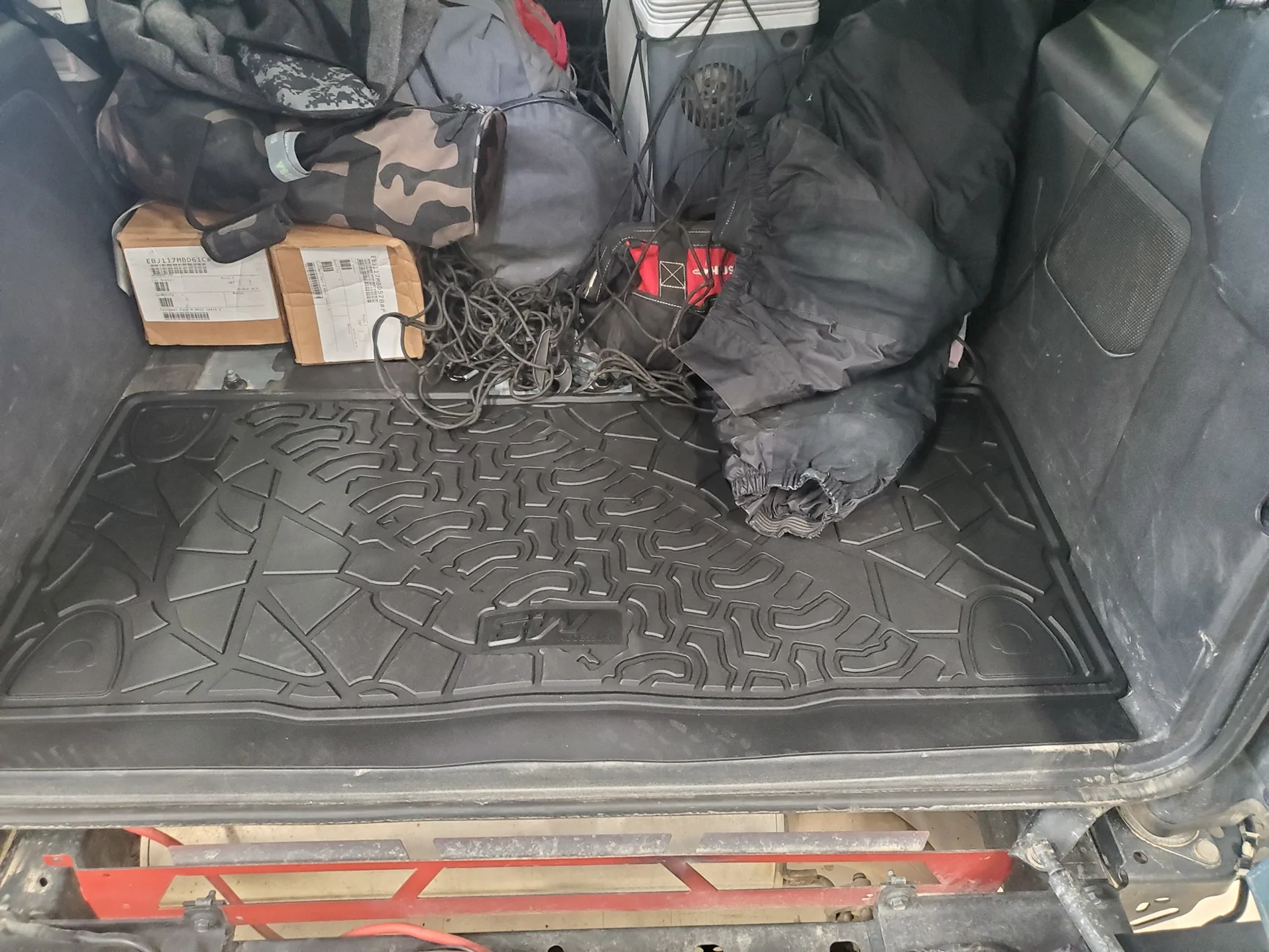 Ford Bronco Of floor mats and cleaning up after: 3W liner floor mats review 20260118_115313