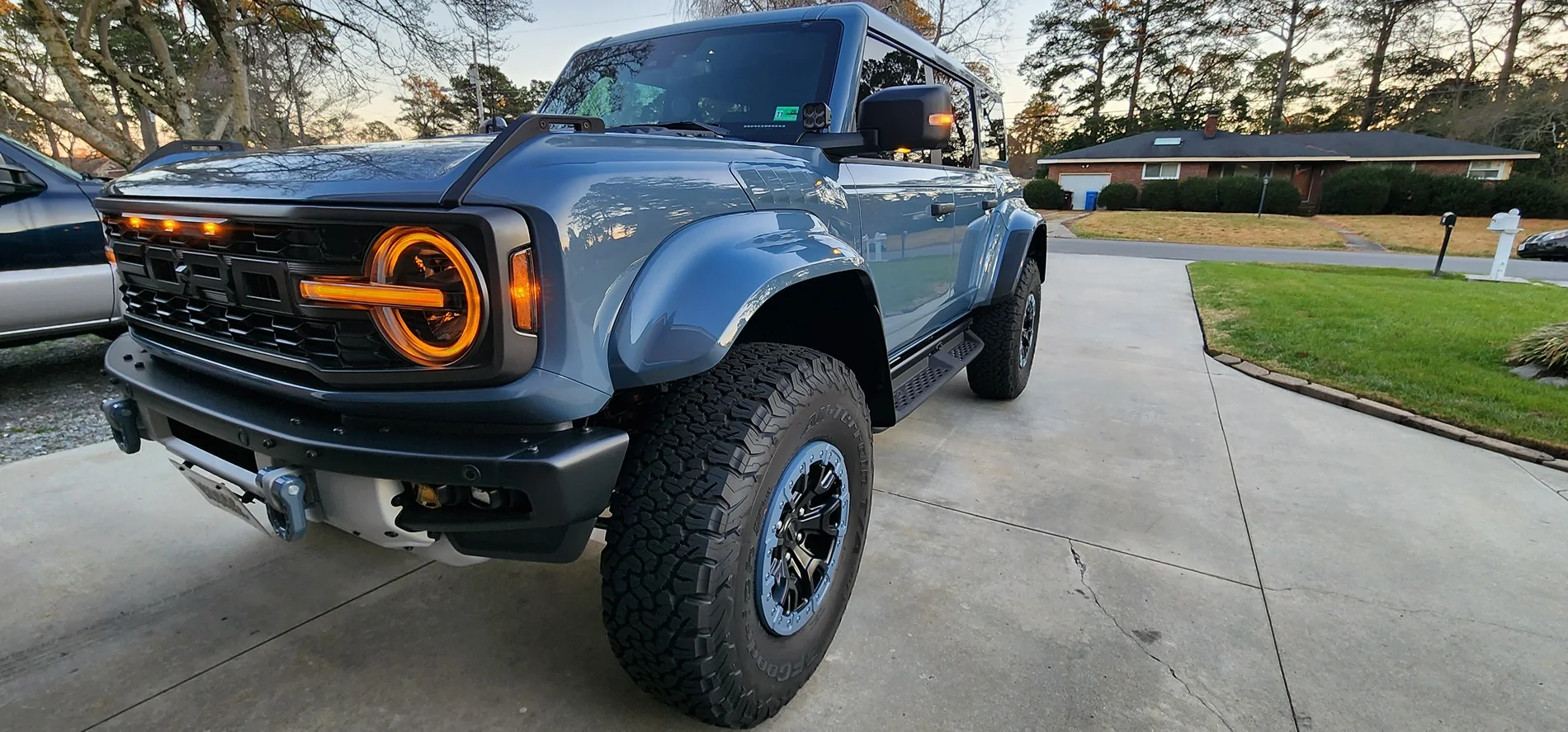 Ford Bronco Color Matched Beauty Rings on wheels - spray paint DIY 1000028602