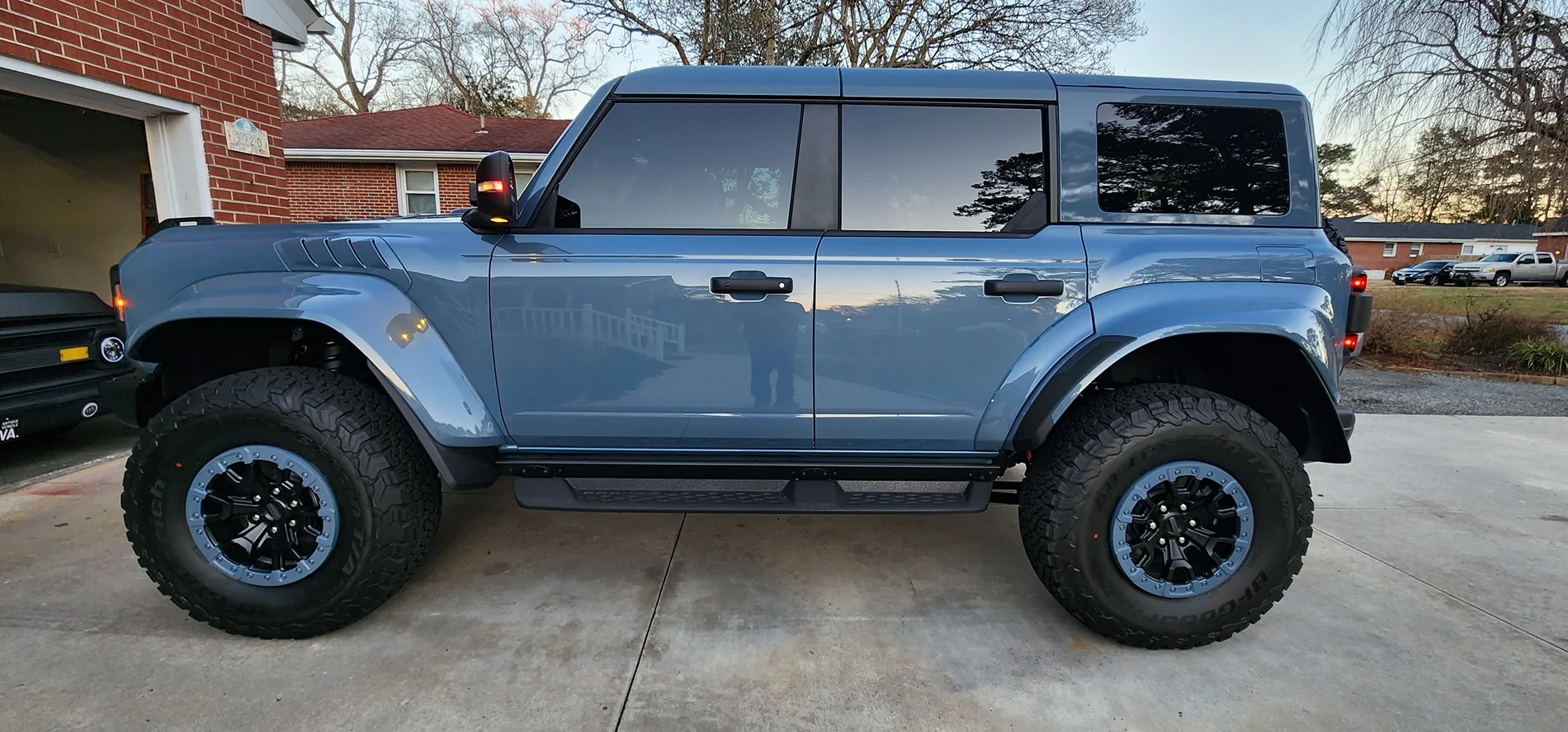 Ford Bronco Color Matched Beauty Rings on wheels - spray paint DIY 1000028603