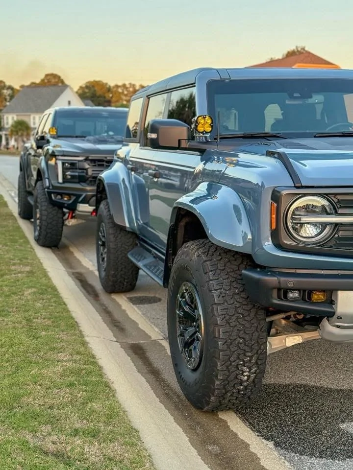 AZURE GRAY METALLIC Bronco RAPTOR Photos Thread | Page 2 | Bronco6G ...