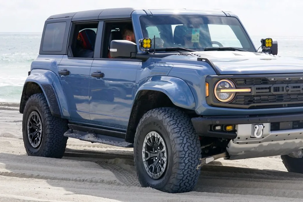 AZURE GRAY METALLIC Bronco RAPTOR Photos Thread | Page 2 | Bronco6G ...
