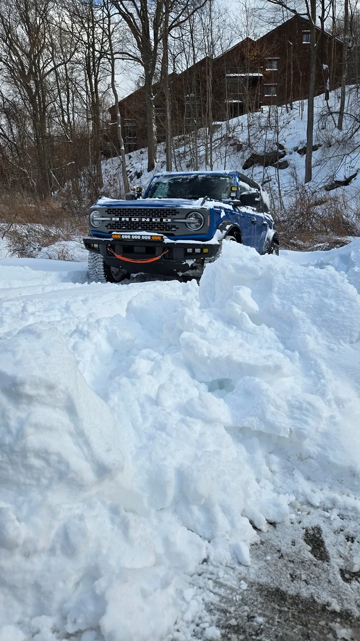 Ford Bronco SHOW your SNOW 1000039115