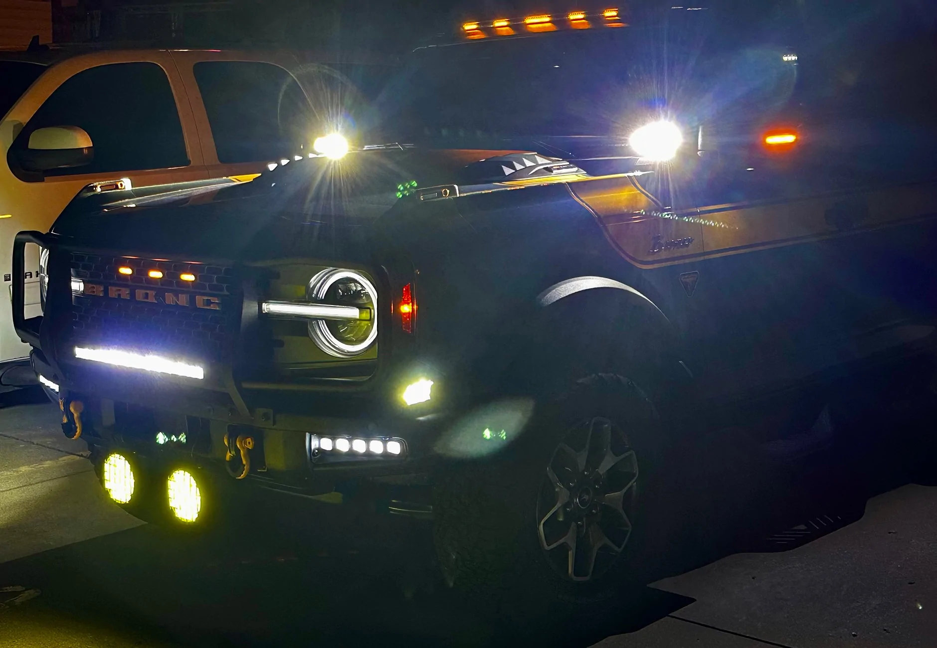 Ford Bronco Standard bumper fog light with amber DLR IMG_5779