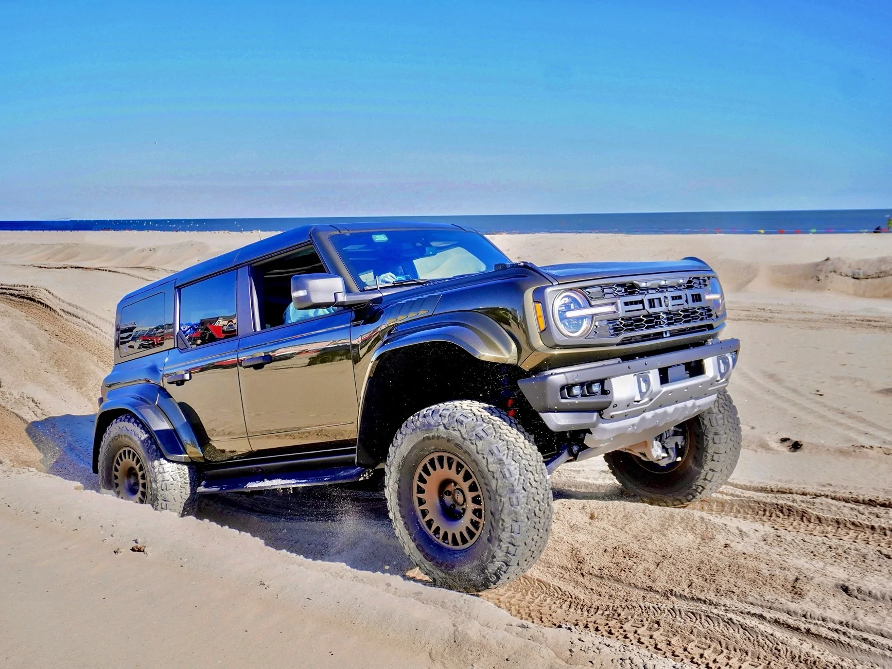 Ford Bronco Show off your BRONZE wheels! 61E9748C-76DF-423A-924C-B06430AEC4B2
