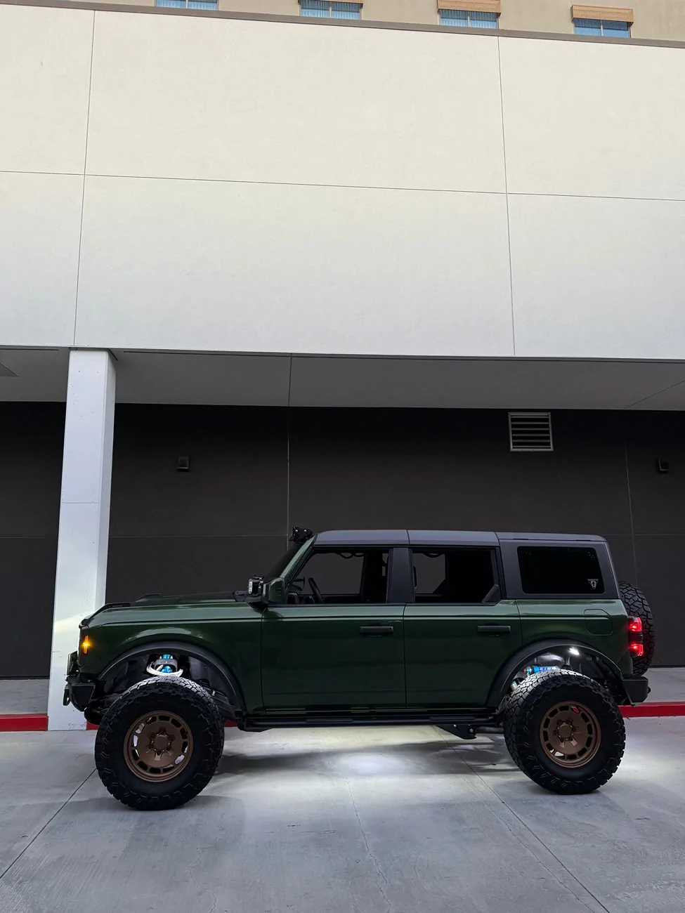Ford Bronco Show off your BRONZE wheels! IMG_2812