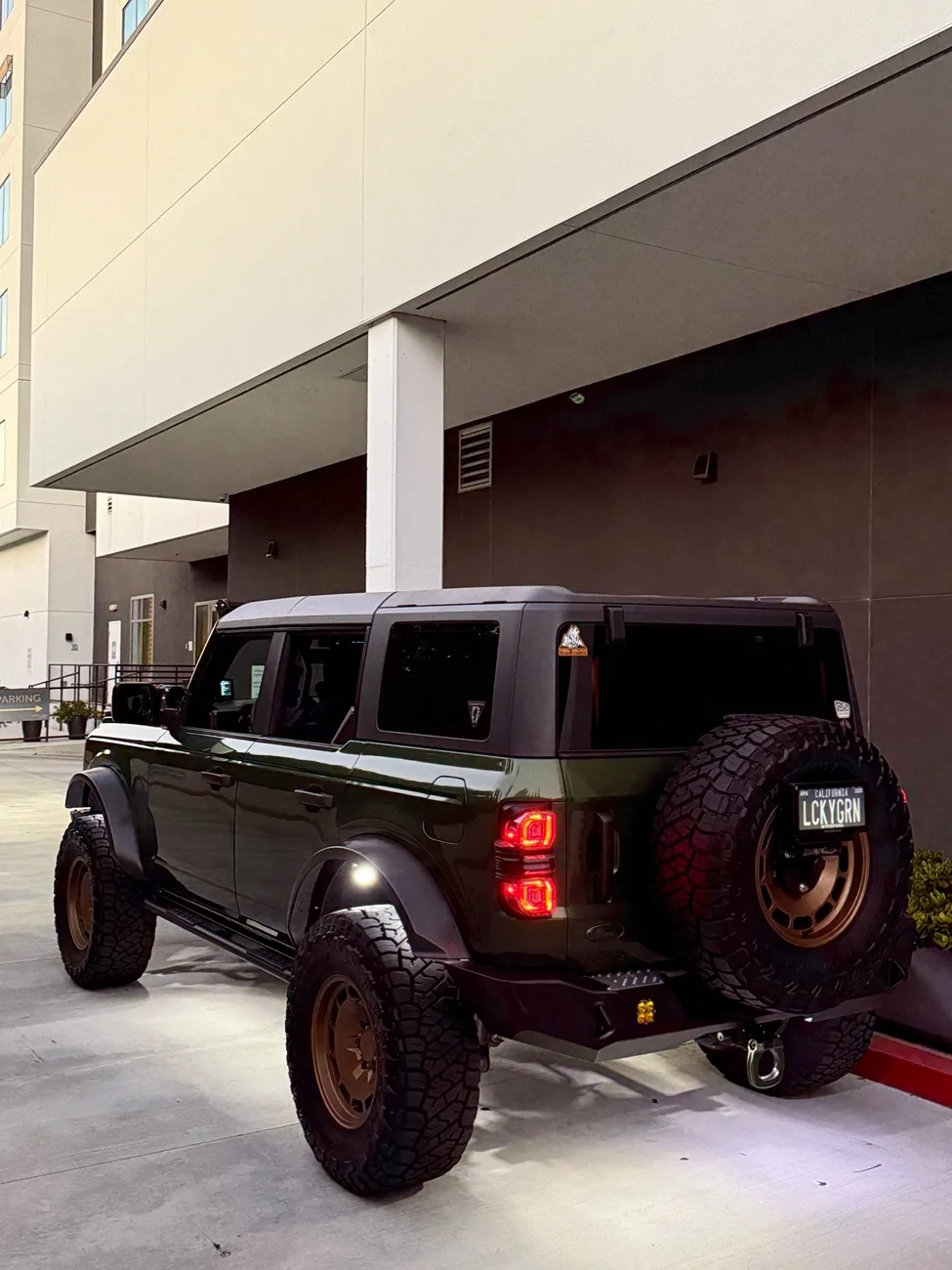 Ford Bronco Show off your BRONZE wheels! IMG_2814
