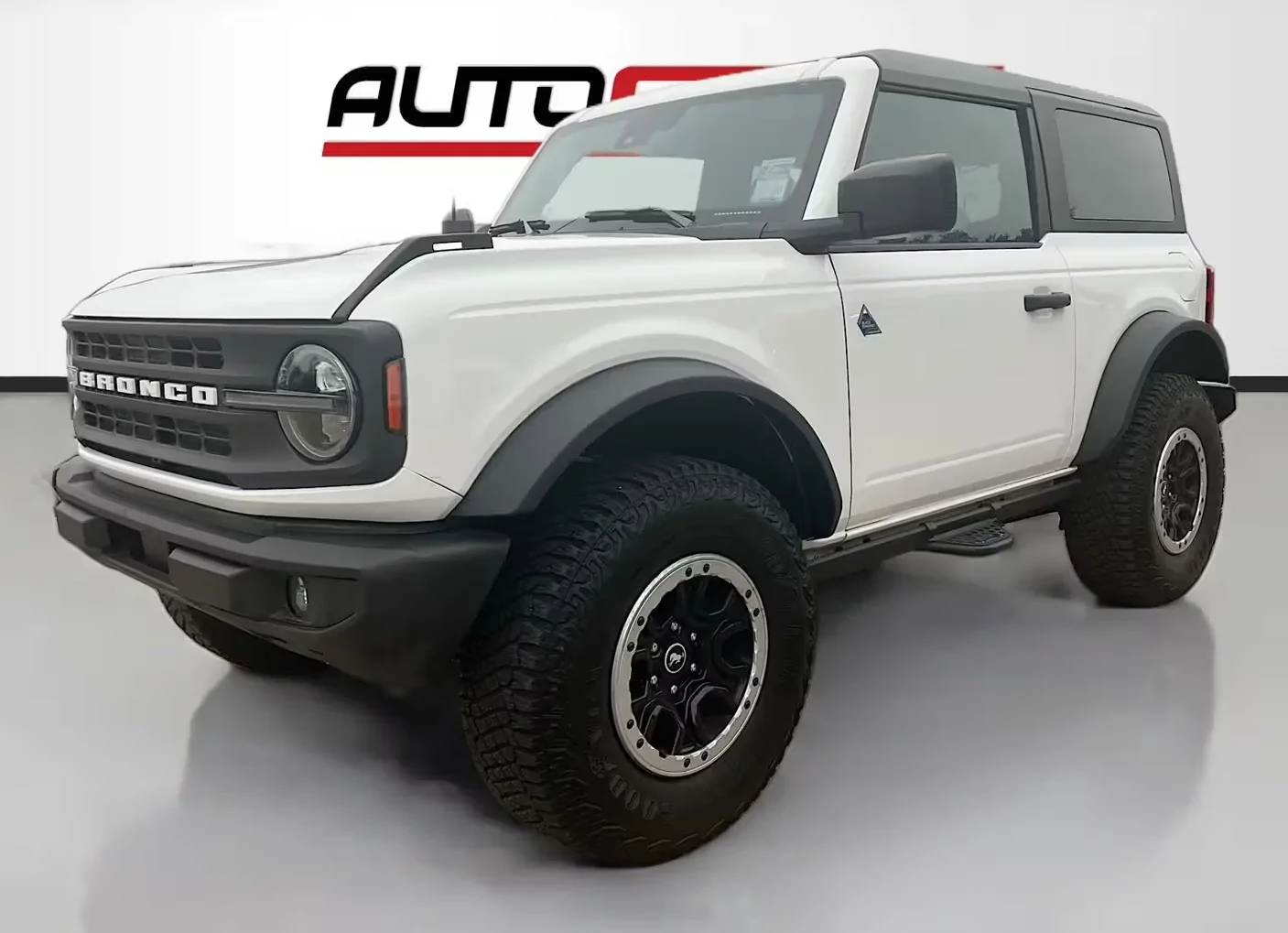 Ford Bronco 2024 left over Bronco_whit
