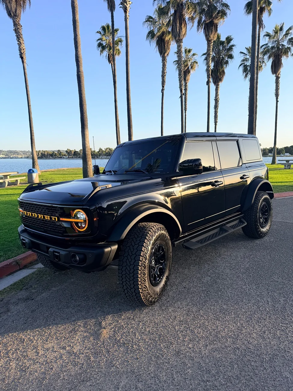 Ford Bronco SHADOW BLACK Bronco Club IMG_0896