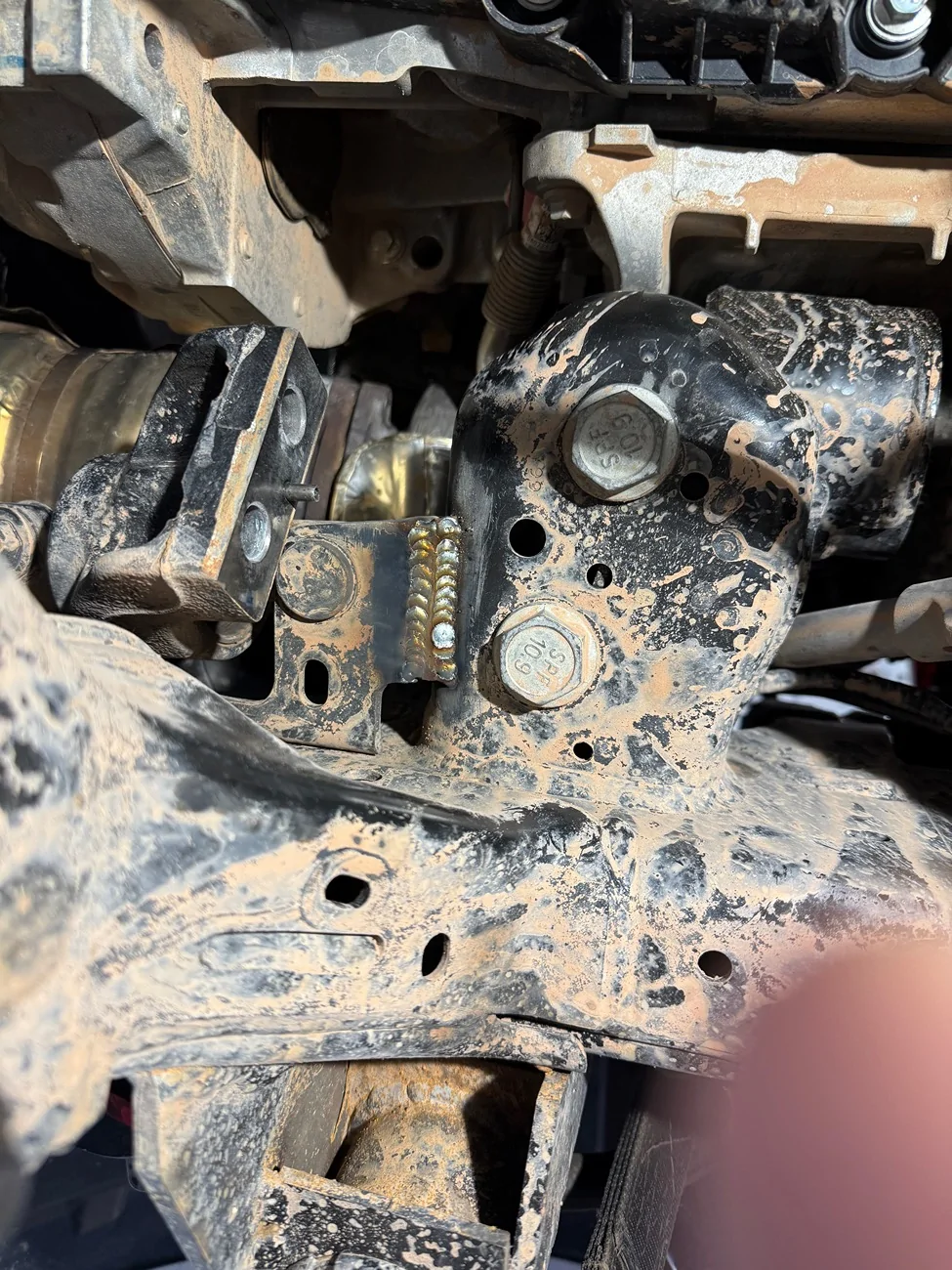 Ford Bronco Front Differential mount failure/broken. IMG_9337